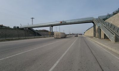 SULUOVA’DA KAMYONUN DAMPERİ ÜST GEÇİDE ÇARPARAK YOLA DÜŞTÜ