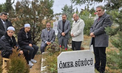 “VEFAT EDEN ÖĞRETMENLERİMİZ KABRİ BAŞINDA DUALARLA ANILDI”