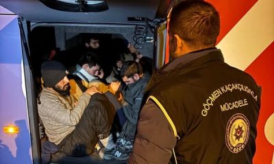 AMASYA’DA YOLCU OTOBÜSÜNÜN BAGAJINDAN 9 KAÇAK GÖÇMEN ÇIKTI