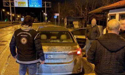 AMASYA’DA, KAÇAK GÖÇMENLER ARAÇ BAGAJINDA YAKALANDI.