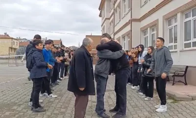 EMEKLİ OLAN HİZMETLİLERE ÖĞRENCİ VE ÖĞRETMENLERDEN DUYGULANDIRAN VEDA !