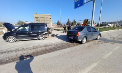 SULUOVA’DA ZİNCİRLEME TRAFİK KAZASI, 5 YARALI