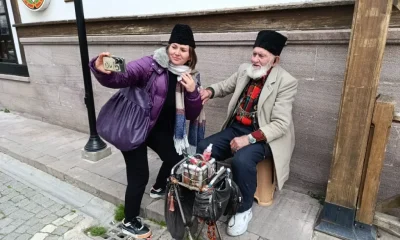 SULUOVALI 102 YAŞINDAKİ MİS KOKULU ELVAN DEDE TURİSTLERİN İLGİ ODAĞI OLDU