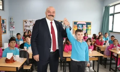 DÜNYA ŞAMPİYONUNU SINIFA DAVET ETTİLER