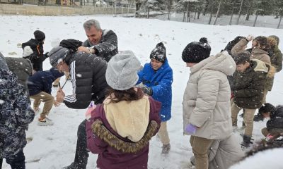 MÜDÜR AHMET DAVU, ÖĞRENCİLERİN KAR SEVİNÇİNE ORTAK OLDU