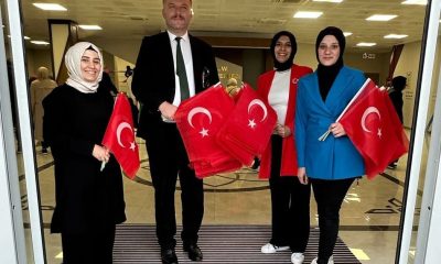 MHP İLÇE TEŞKİLATI ÇOCUKLARA BAYRAK HEDİYE ETTİ