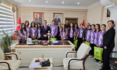 KAYMAKAM GÜRÇAM, TÜRKİYE ŞAMPİYONU KRİKET TAKIMINI ÖDÜLLENDİRDİ