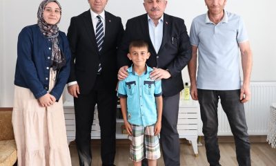TBMM ESKİ BAŞKANI MUSTAFA ŞENTOP SULUOVA’DAKİ DEPREMZEDE AİLEYİ ZİYARET ETTİ
