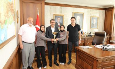 BAŞKAN UZUN, BAŞARILI ÖĞRENCİLERİ ÖDÜLLENDİRDİ