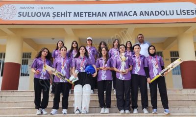 ÜÇ YIL ÖNCE BAŞLADIKLARI KRİKET SPORUNDA TÜRKİYE ŞAMPİYONU OLDULAR