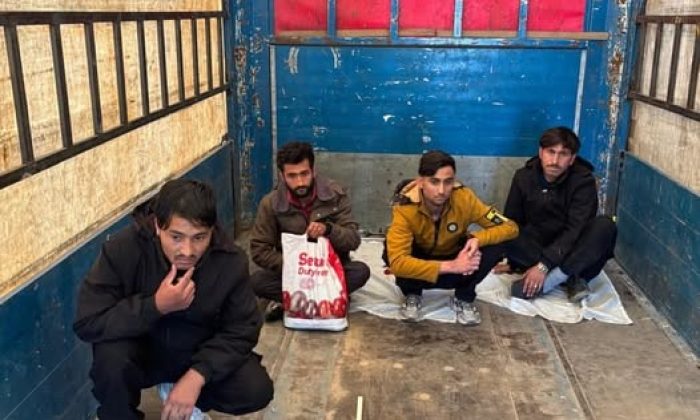AMASYA’DA 4 DÜZENSİZ GÖÇMEN YAKLANDI