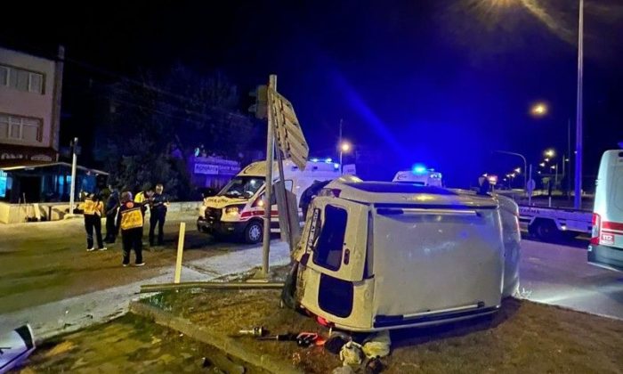 AMASYA’DA AMBULANSLA ARAÇ ÇARPIŞTI; 5 YARALI.