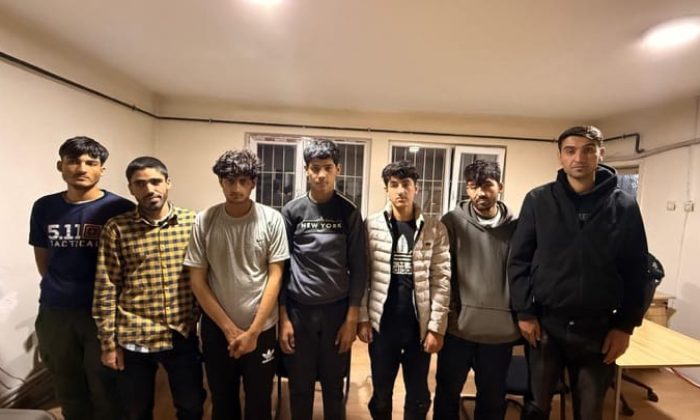 AMASYA’DA 8 DÜZENSİZ GÖÇMEN YAKALANDI