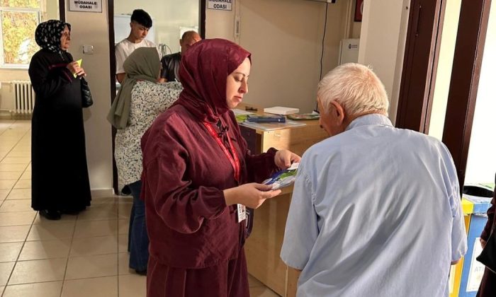 İLÇE SAĞLIK MÜDÜRLÜĞÜ KANSERE KARŞI HALKI BİLGİLENDİRİYOR