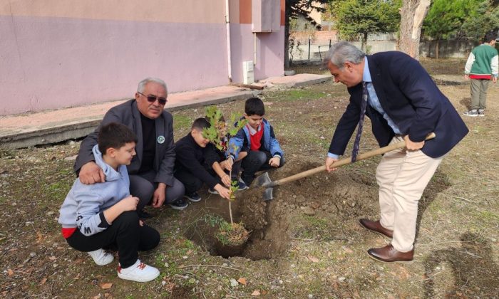 CUMHURİYETİN 102. YILINDA 102 FİDAN TOPRAKLA BULUŞTU