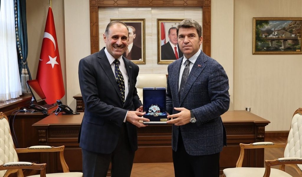 VALİ BAKAN, OSMAN YILMAZ’A YENİ GÖREVİNDE BAŞARILAR DİLEDİ