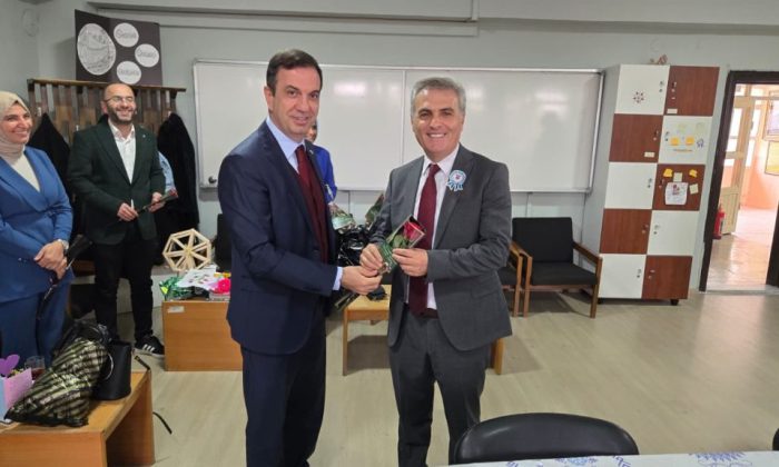 KAYMAKAM GÜRÇAM’DAN ÖĞRETMENLERE JEST