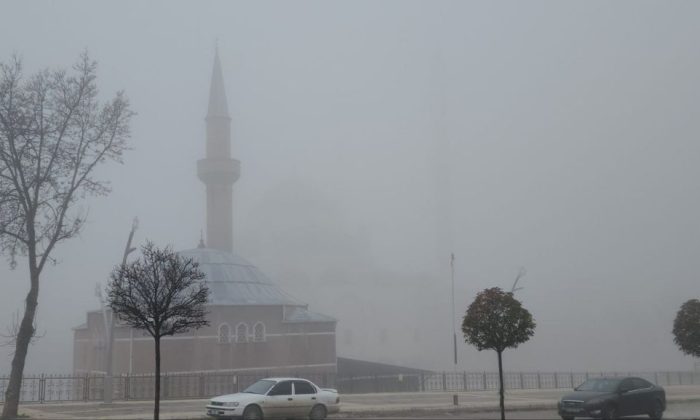 SULUOVA’DA YOĞUN SİS, GÖZ GÖZÜ GÖRMEDİ !