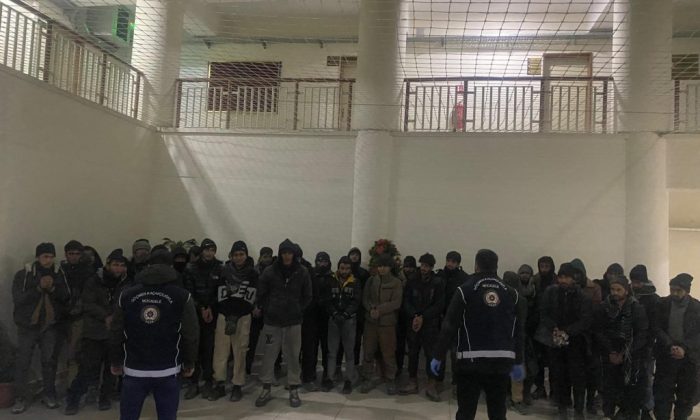 AMASYA’DA 37 KAÇAK GÖÇMEN YAKALANDI.