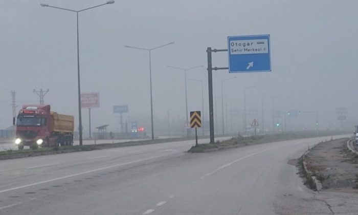 SULUOVA’DA SİS ETKİLİ OLDU, GÖZ GÖZÜ GÖRMEDİ