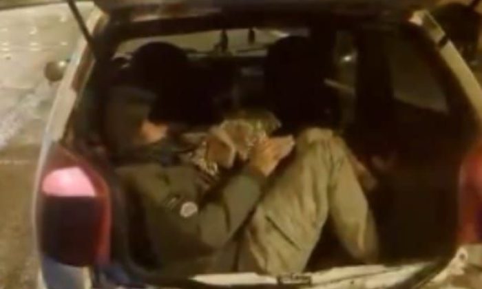 AMASYA’DA OTOMOBİLİN BAGAJINDA 5 KAÇAK GÖÇMEN ÇIKTI