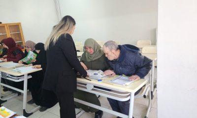 SULUOVA’DA 30 YILLIK EVLİ ÇİFT EL ELE OKUMA YAZMA ÖĞRENİYOR