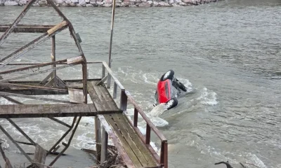 AMASYA’DA OTOMOBİL YEŞİLIRMAK’A UÇTU, 100 METRE SÜRÜKLENDİ