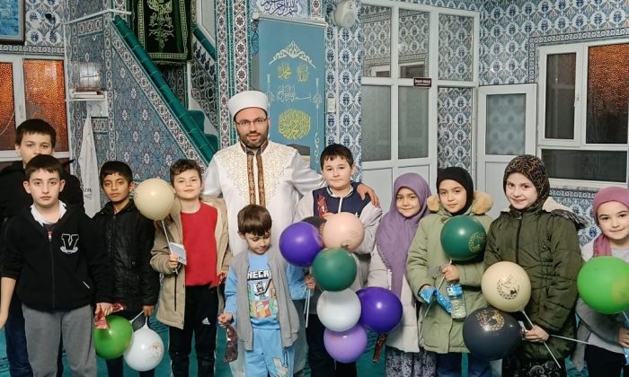 SULUOVALI İMAM, HEDİYELER VE OYUNLARLA ÇOCUKLARA RAMAZAN COŞKUSUNU YAŞATIYOR⁠