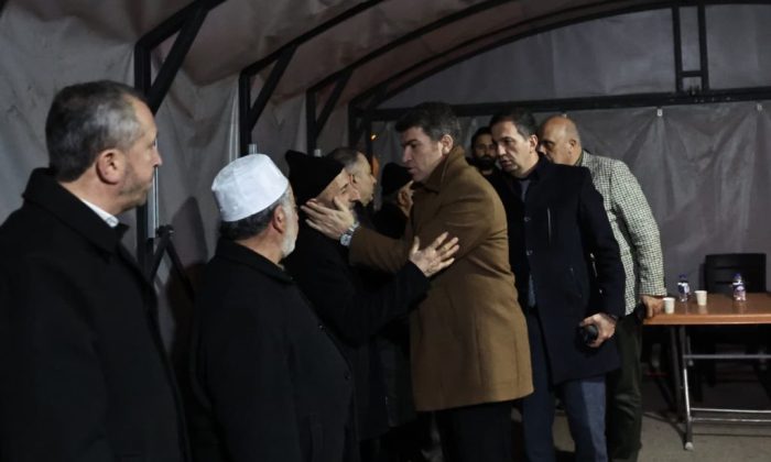 VALİ BAKAN, VEFAT EDEN İŞÇİLERİN AİLELERİNE TAZİYE ZİYARETİNDE BULUNDU