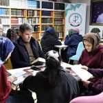 VALİ BAKAN VE EŞİ ÖĞRENCİLERLE BİRLİKTE KİTAP OKUDU