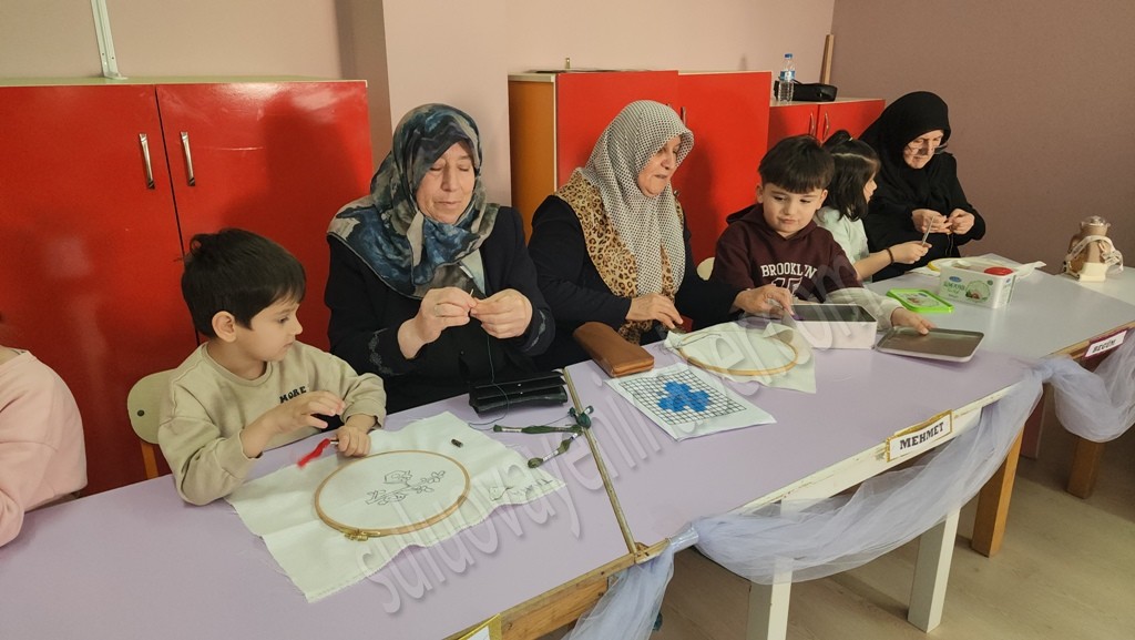 TOKİ OKULUNDA ‘BÜYÜKLERİMİZ İLE KASNAK ETKİNLİĞİ’ DÜZENLENDİ