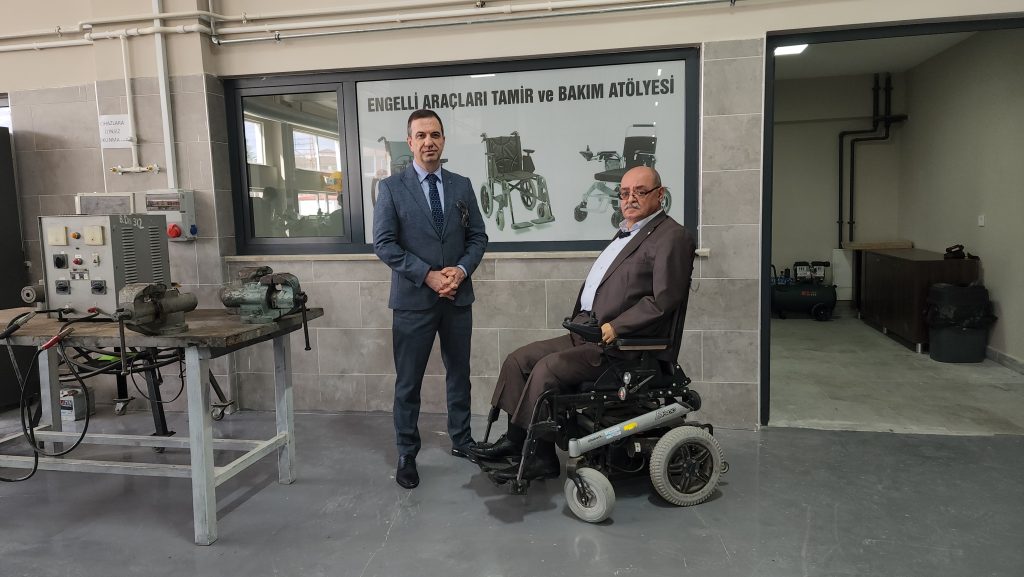 KAYMAKAMLIĞIMIZDAN ENGELSİZ ADIM: TEKERLEKLİ SANDALYELERİN ÜÇRETSİZ TAMİR VE BAKIMI YAPILACAK.