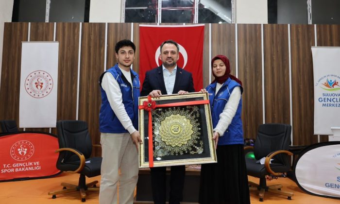 BAKAN YARDIMCISI DR. EMİNOĞLU, SULUOVALI GENÇLERLE BULUŞTU