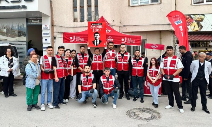 CHP İLÇE TEŞKİLATINDAN VATANDAŞLARA SICAK SALEP İKRAMI