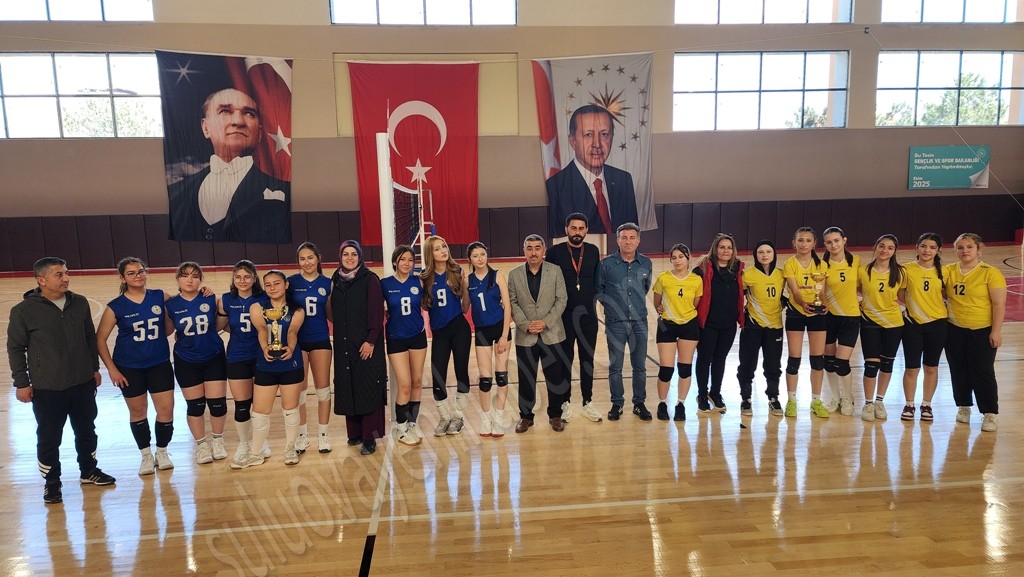 SULUOVA’DA 19 MAYIS GENÇLİK HAFTASI VOLEYBOL TURNUVASI YAPILDI