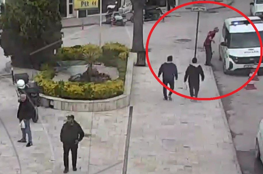 POLİS’İN HEMLİCH MANEVRASI BİR VATANDAŞI KURTARDI!