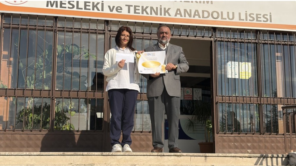 SULUOVA LOKMAN HEKİM OKUL ÖĞRENCİSİ SENEM ZEHRA KAYA’DAN UFKA YOLCULUK YARIŞMASINDA BÜYÜK BAŞARI!