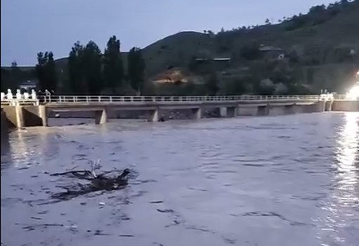 SULUOVA TERSAKAN IRMAĞINDAKİ SU SEVİYESİ, YAŞANAN SON YAĞIŞLARIN ARDINDAN YÜKSELDİ.