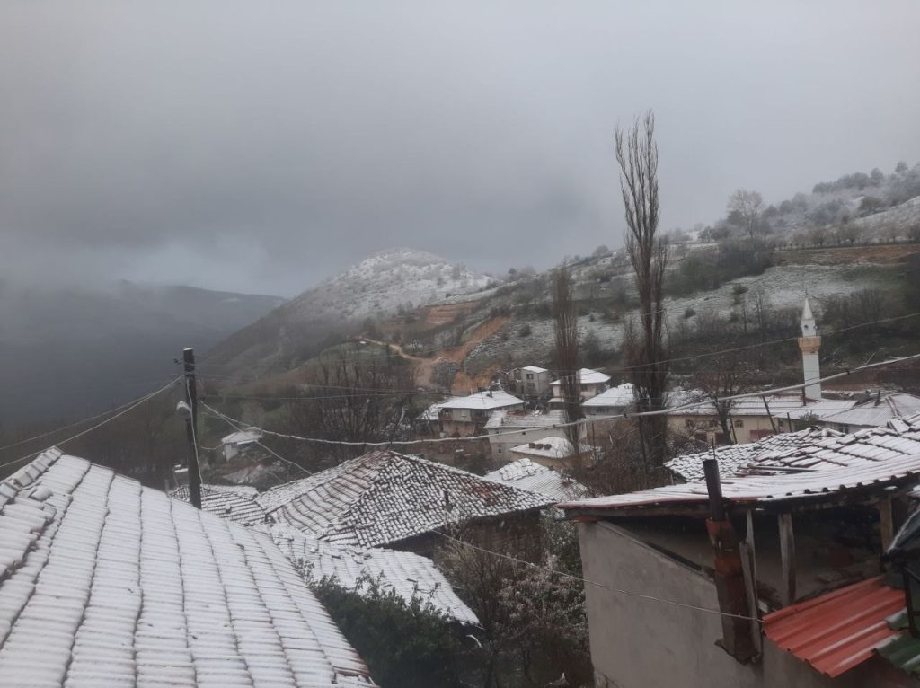 SULUOVA’NIN YÜKSEK KESİMLERİNE MAYIS AYINDA KAR YAĞDI.